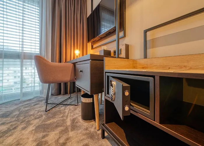 Отель Vienna House Easy By Wyndham Бонн